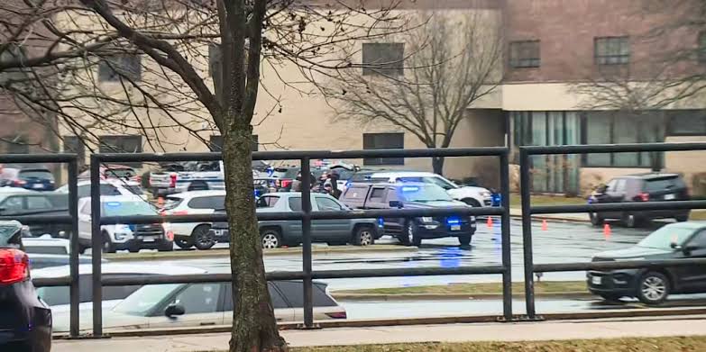 अमेरिका: विस्कान्सिन के स्कूल में गोलीबारी, हमलावर समेत पांच की मौत