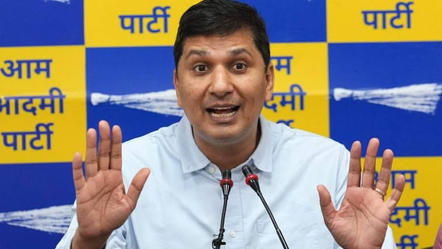 एक हाथ में स्प्रिट दूसरे हाथ में माचिस, केजरीवाल को जिंदा जलाने की हुई कोशिश: सौरभ भारद्वाज