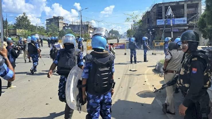 मणिपुर के नौ जिलों से हटा इंटरनेट बैन