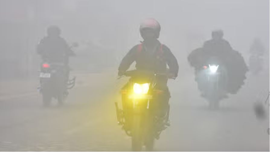 दो दिन घने कोहरे का अलर्ट: पहाड़ों पर बर्फबारी का दिल्ली में देखने को मिल रहा असर