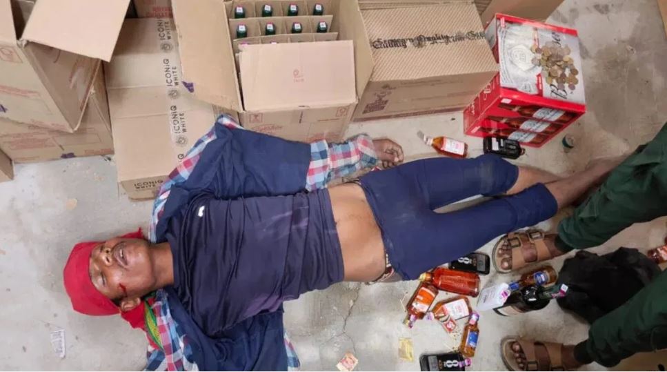 शराब की दुकान में चोरी करने गया, बोतल देख मन ललचाया