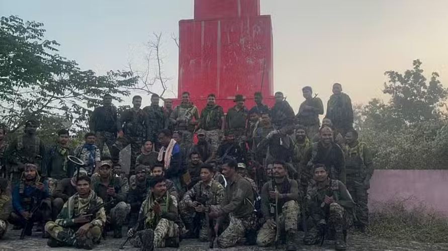 बीजापुर: नक्सलियों के स्मारक को जवानों ने किया ध्वस्त