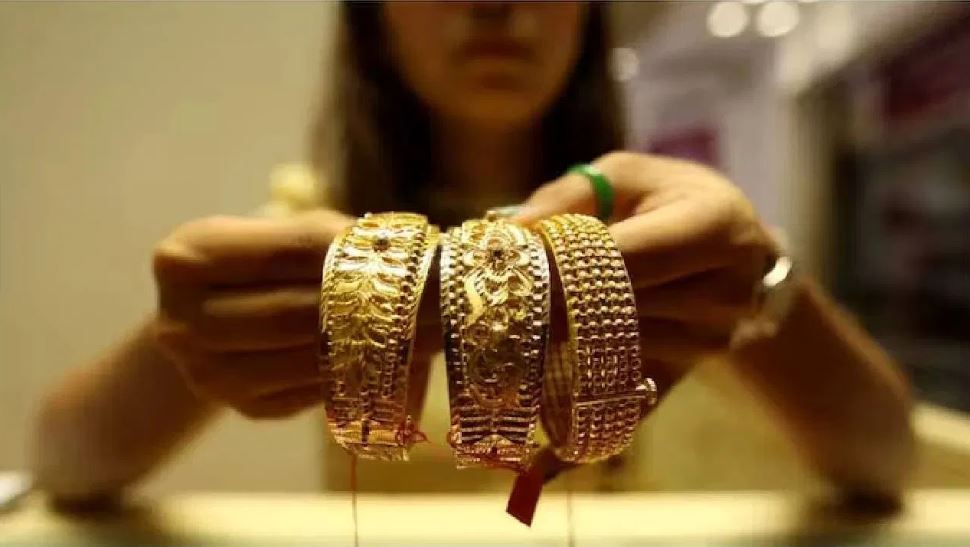 डॉलर में उछाल से फिर सस्ता हुआ गोल्ड, चांदी में आई 500 रुपए की तेजी