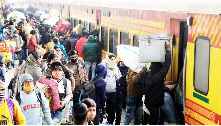 घरेलू प्रवासियों की संख्या 12 फीसदी घटी, ईएसी-पीएम ने जारी की रिपोर्ट