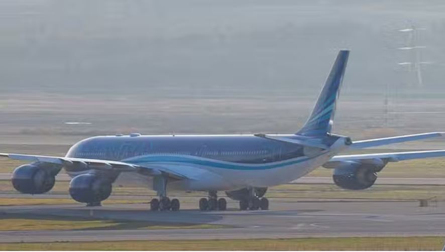 हादसे के बाद अजरबैजान एयरलाइंस के विमान के अंदर का वीडियो आया सामने