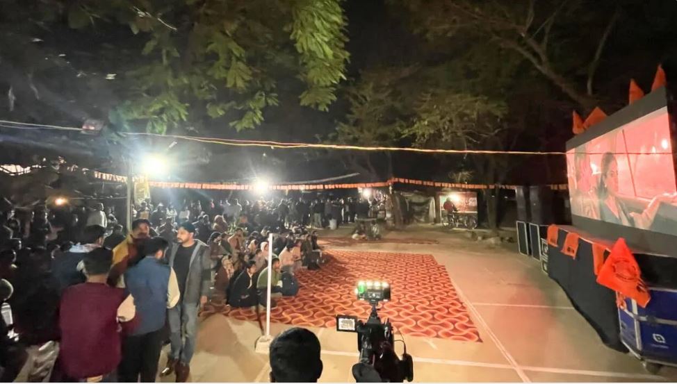जेएनयू में बवाल: फिल्म साबरमती रिपोर्ट की स्क्रीनिंग में पथराव, मची भगदड़