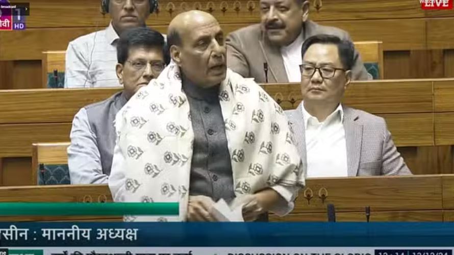 एक नेता संविधान की प्रति जेब में रखते हैं, उन्होंने अपने पूर्वजों से यही सीखा: राजनाथ