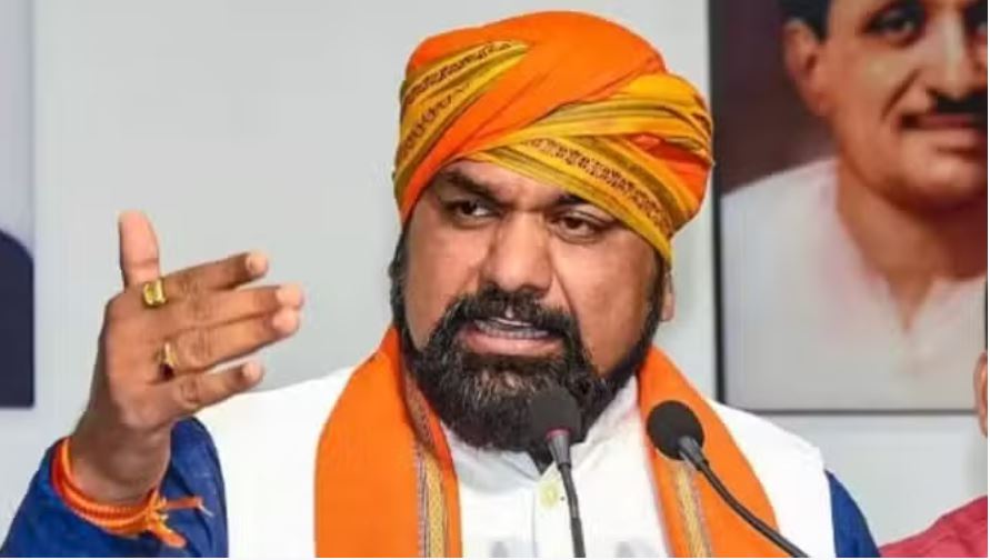 रोहिंग्या और बांग्लादेशियों से तुलना पूर्वांचल के लोगों का अपमान है: सम्राट का आप पर तीखा हमला