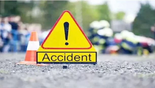 खंडवा में बड़ा हादसा, पुल से नीचे गिरी टूरिस्ट बस; 19 यात्री घायल