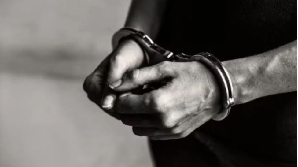 असली सोना लेकर थमाते थे जाली नोट, ढाई करोड़ की नकली करेंसी के साथ पकड़े गए 4 जालसाज