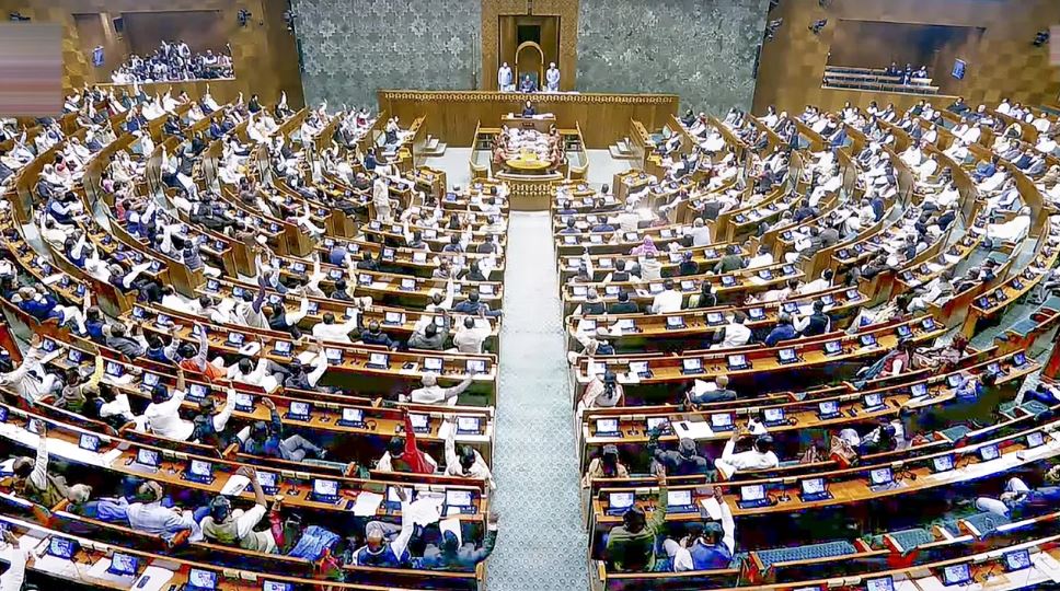 वन नेशन-वन इलेक्शन बिल: गडकरी, सिंधिया, गिरिराज समेत ये 11 सांसद संसद से रहे गायब