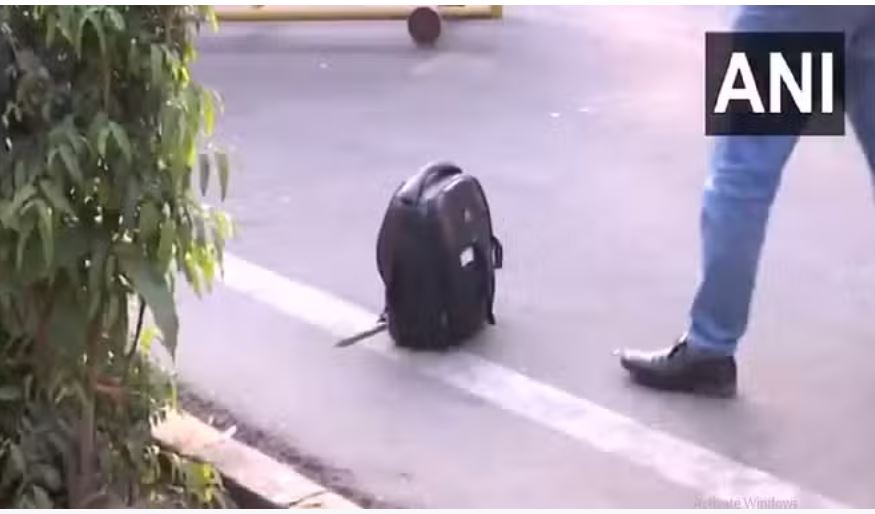 दिल्ली: भाजपा के दफ्तर के पास मिला लावारिस बैग, पुलिस ने इलाके को घेरा