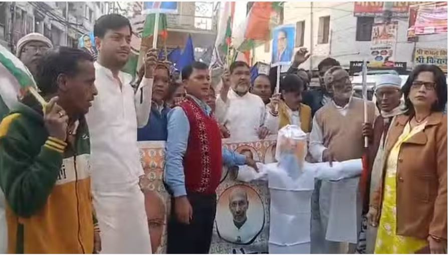 बिहार में कांग्रेस-भीम आर्मी प्रदर्शन: गृहमंत्री अमित शाह का पुतला फूंका