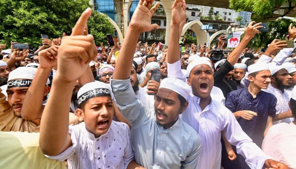 बांग्लादेश: हिंदुओं के सामने लगे शरिया कानून लाने के नारे