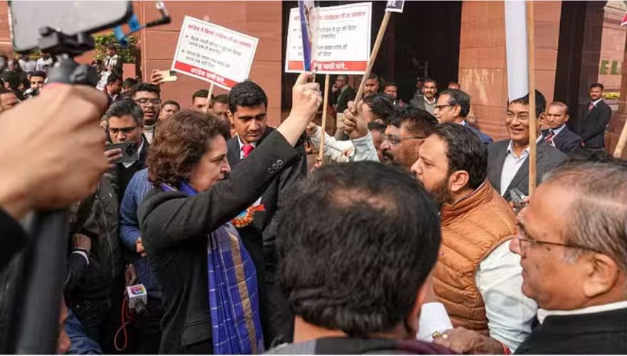 'भाजपा सांसदों ने हमारे नेताओं को संसद में जाने से रोका', कांग्रेस का पलटवार