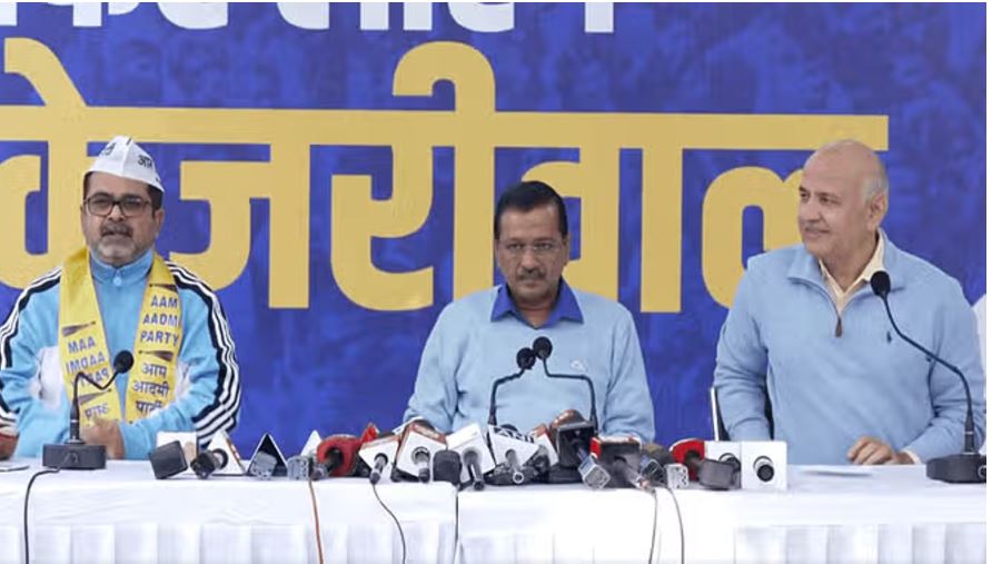 आप में शामिल हुए अवध ओझा, दिल्ली सरकार की शिक्षा क्रांति से हुए प्रभावित