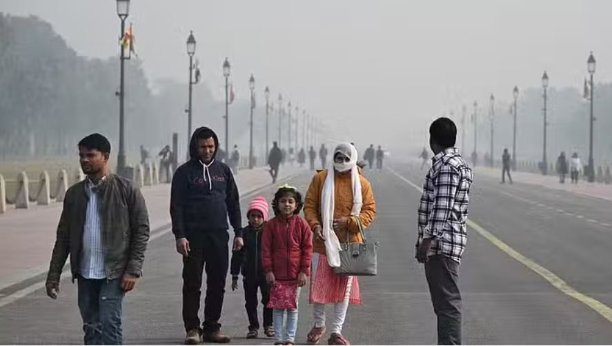 दिल्ली पर ठंड के साथ प्रदूषण की भी मार, 400 पार एक्यूआई