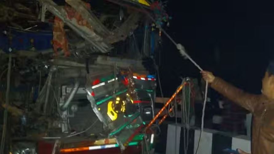 बक्सर: यूपी से लौटने के दौरान भीषण सड़क हादसा, तीन लोगों की दर्दनाक मौत