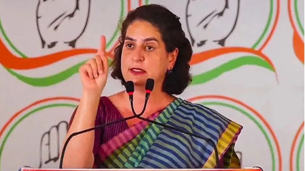 युवाओं के जख्मों पर नमक छिड़क रही सरकार, नौकरी के आवेदन फॉर्म पर जीएसटी लगाने से भड़कीं प्रियंका