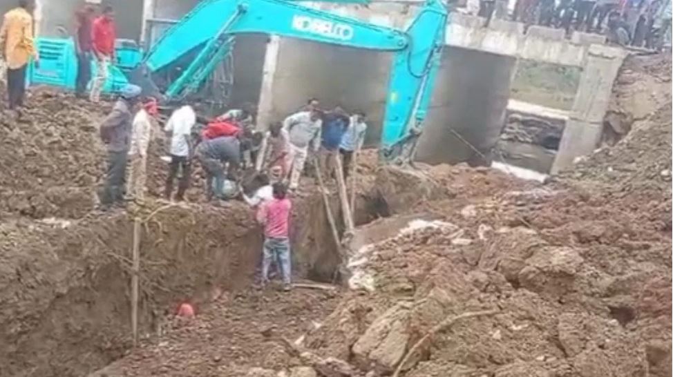 सिहोर: निर्माणाधीन पुल की दीवार गिरी, 6 मजदूर दबे; 3 की मौत