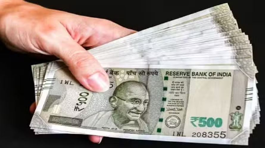रुपये में डॉलर के मुकाबले एक दिन की सबसे बड़ी गिरावट, 46 पैसे टूटकर नए ऑल टाइम लो 85.73 पर पहुंचा