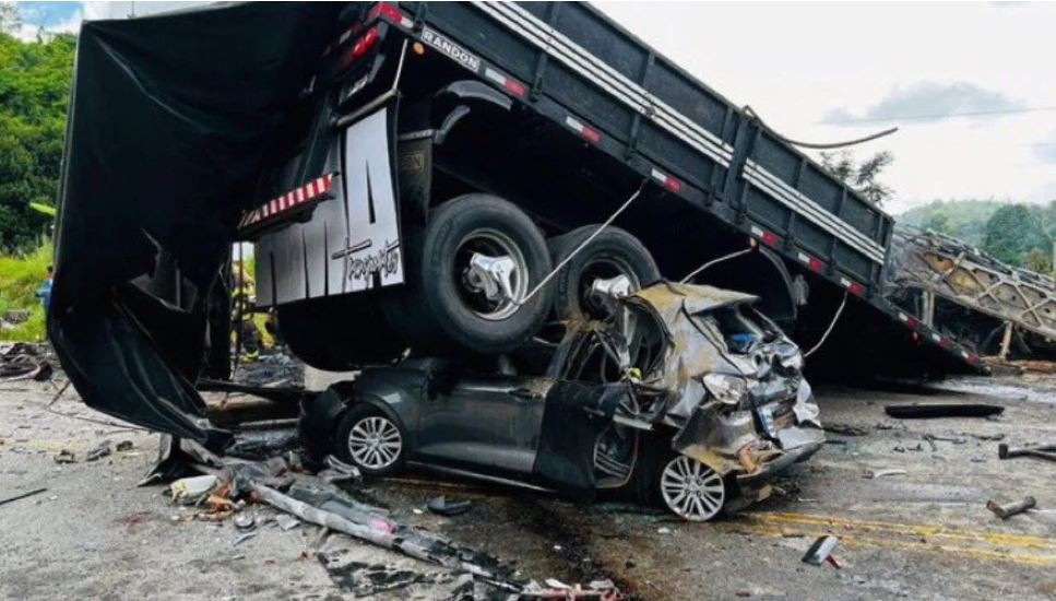 ब्राजील में भीषण सड़क हादसा, बस-ट्रक की टक्कर में 38 लोगों की मौत