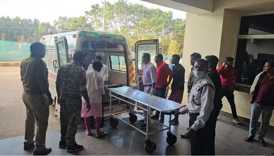 जगदलपुर: वाहन पलटने से चार लोगों की हुई मौत, 35 लोग घायल