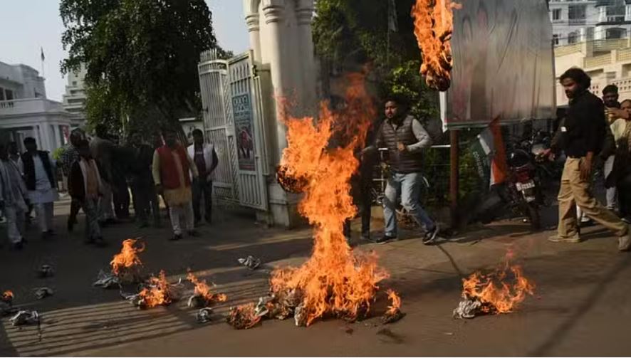 कांग्रेस कार्यकर्ता की मौत: सरकार के खिलाफ प्रदर्शन करते समय हादसा
