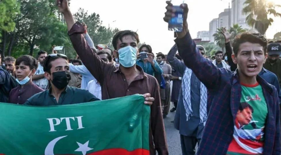 पाकिस्तान: कोर्ट ने पीटीआई के 156 कार्यकर्ताओं की रिमांड को दी मंजूरी