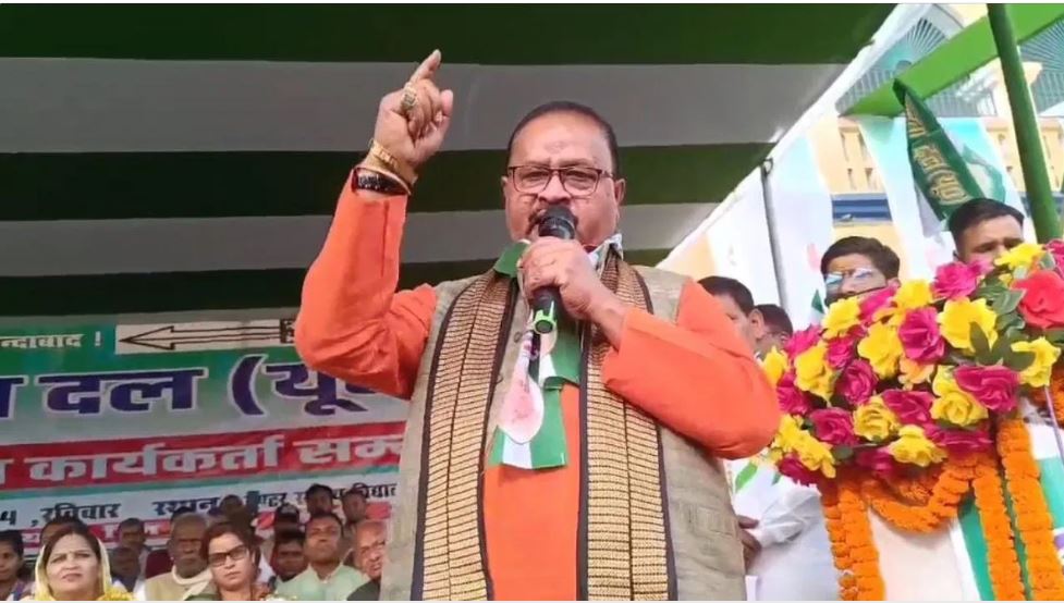 ‘एसपी शराबी है’, जेडीयू विधायक गोपाल मंडल ने कहा- बाजार में दबंगों के साथ दारू पीता है