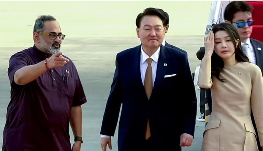 दक्षिण कोरियाई राष्ट्रपति ने मार्शल लॉ की घोषणा की