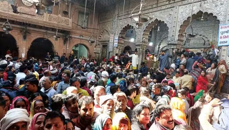 यूपी: बीमार, बुजुर्ग और बच्चे... बांकेबिहारी मंदिर आने से पहले पढ़ लें ये एडवाइजरी