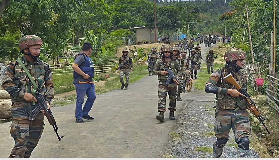 मणिपुर में तनाव: महिलाओं और सुरक्षाबलों के बीच झड़प