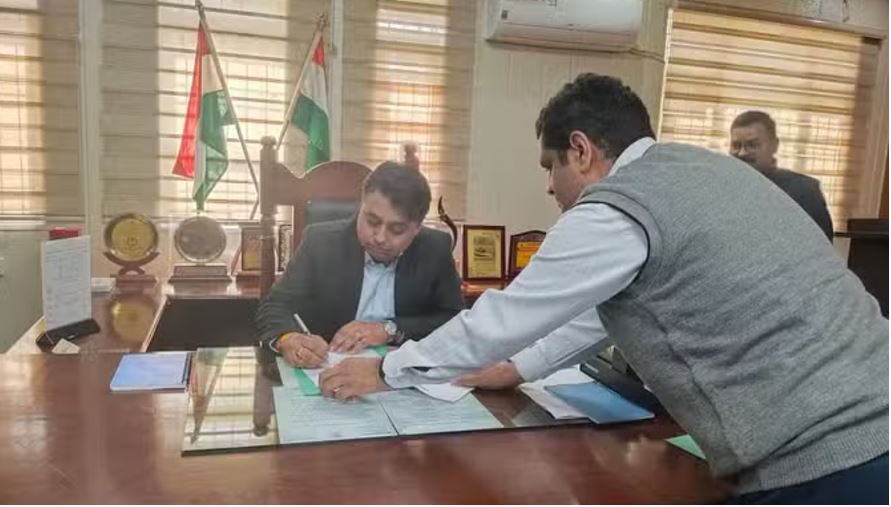 उधम सिंह नगर के नए जिलाधिकारी नितिन भदौरिया संभाला चार्ज, गिनाईं प्राथमिकताएं