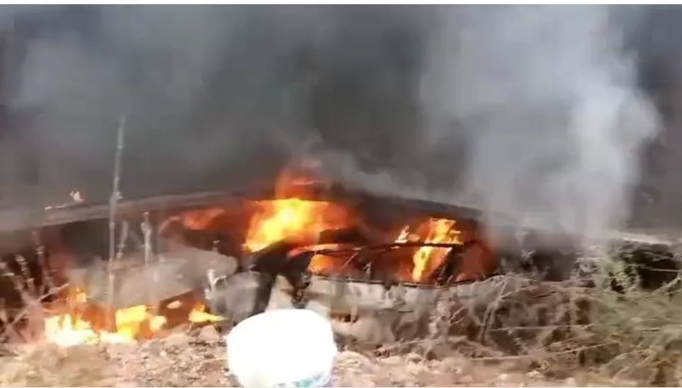 कोरबा: ट्रक से टक्कर के बाद कार में जिंदा जले 2 युवक