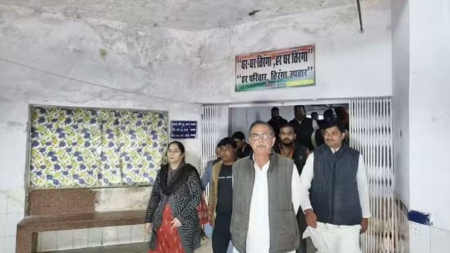 सीधी: जिला अस्पताल में व्यवस्थाओं का निरीक्षण करने पहुंचे पूर्व नेता प्रतिपक्ष अजय सिंह