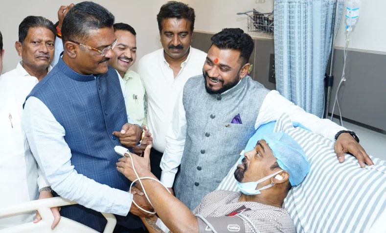 मंत्री प्रताप सरनाईक ने विनोद कांबली से की मुलाकात, बताया अब कैसी है तबीयत