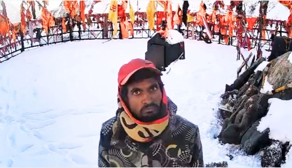 केदारनाथ धाम पर बेअदबी… श्री भैरव मंदिर में जूते पहन घुसा मजदूर, मूर्तियों से की छेड़छाड़