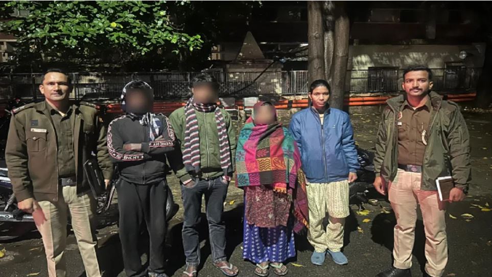 अवैध बांग्लादेशी प्रवासियों के खिलाफ दिल्ली पुलिस का एक्शन, 8 लोगों को किया डिपोर्ट
