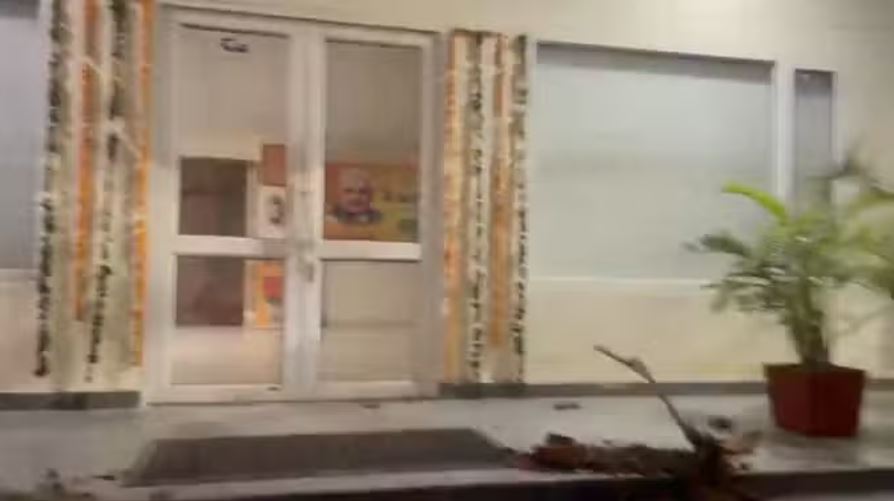 हिसार के भाजपा कार्यालय की दीवार पर युवकों को पेशाब करने से रोका, चौकीदार की पिटाई