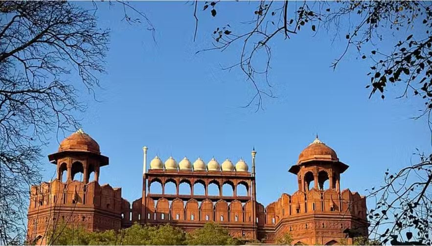 लाल किले पर कब्जा करना चाहती हैं बहादुर शाह जफर-द्वितीय के परपोते की विधवा, याचिका खारिज