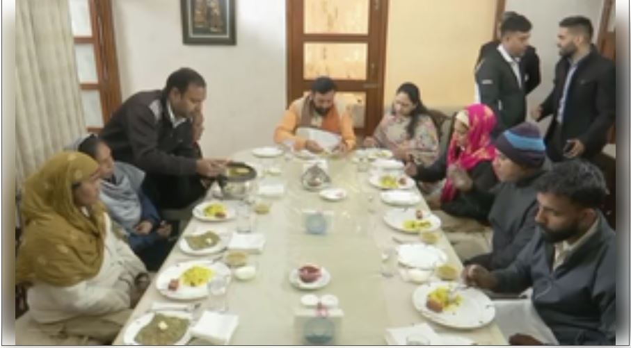 सीएम नायब सैनी ने सफाई कर्मचारियों के साथ नाश्ता कर मनाया जन्मदिन