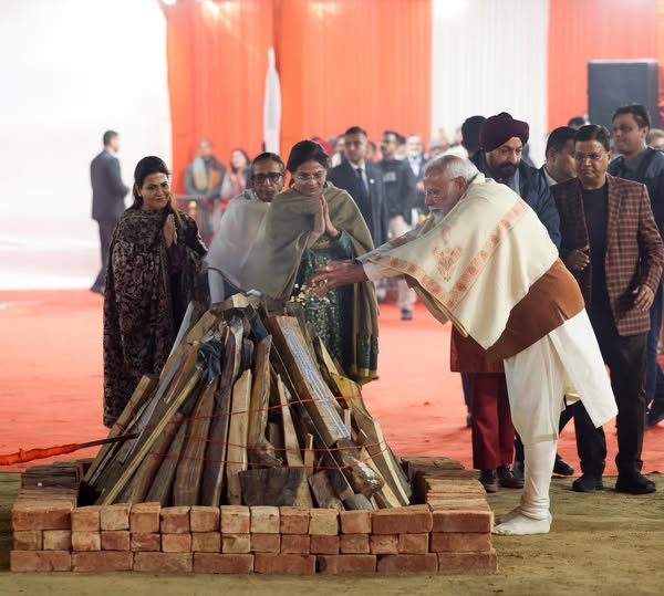 पीएम मोदी नारायणा विहार में आयोजित लोहड़ी उत्सव कार्यक्रम में हुए शामिल