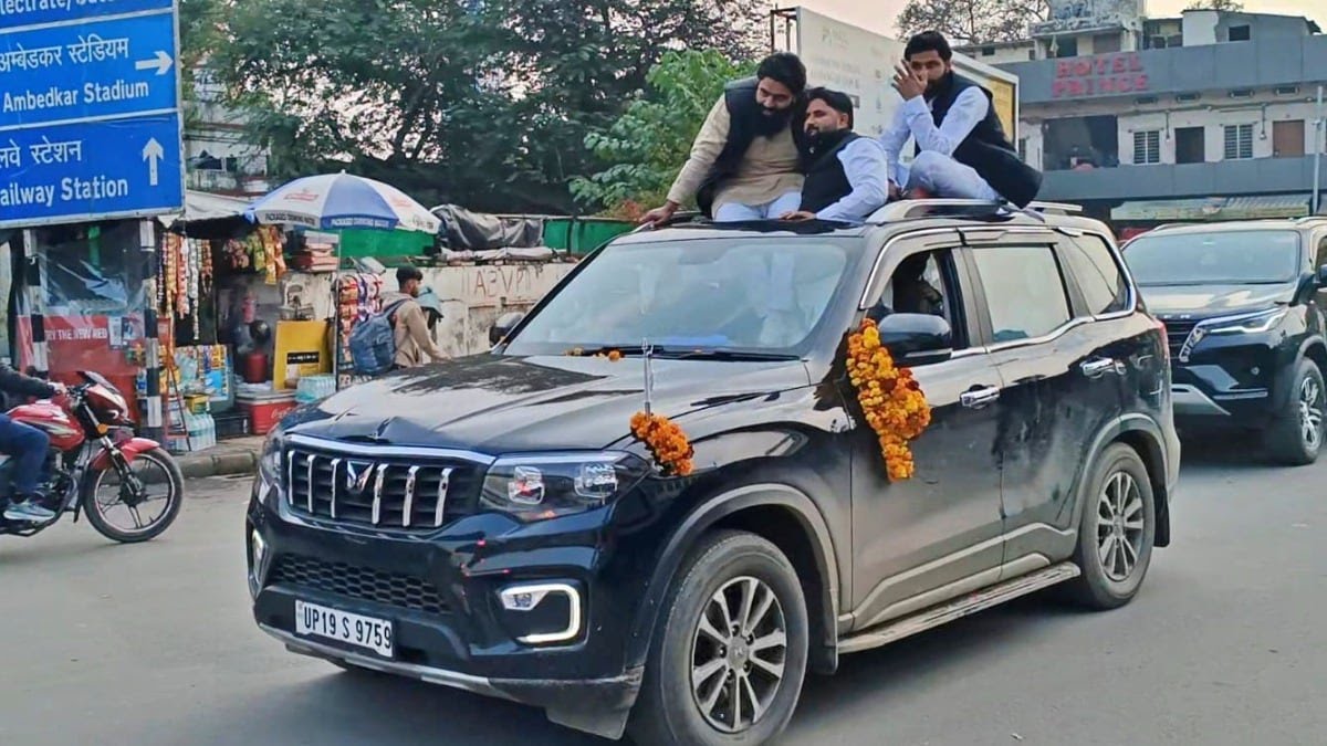 चंद्रशेखर की टीम ने दिखाया भौकाल तो पुलिस ने की कार्रवाई, काटे चालान