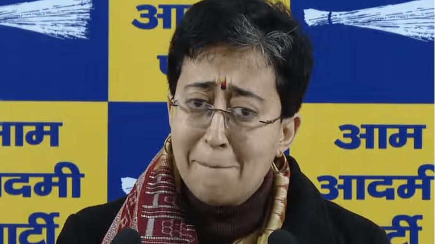 '80 साल के पिता...बिधूड़ी के बयान पर सीएम आतिशी हुईं भावुक