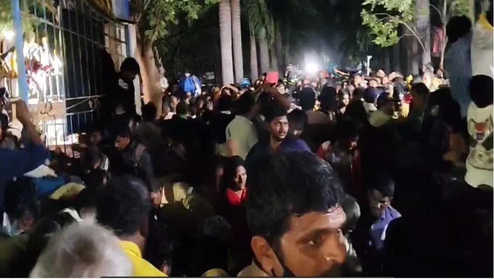तिरुपति मंदिर में भगदड़ से 6 की मौत, टोकन के लिए उमड़ी थी भीड़