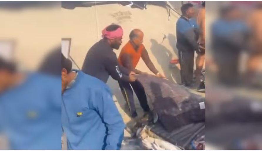 महाकुंभ में किन्नर अखाड़े के पास लगी आग, मची अफरातफरी, पाया गया काबू