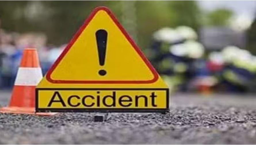 झारखंड में बस-ट्रक की टक्कर, एक व्यक्ति की मौत; 15 घायल