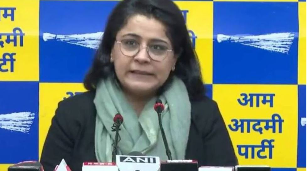 'बीजेपी का घिसा पिटा पैटर्न...', स्मृति ईरानी के आरोपों पर आप का पलटवार