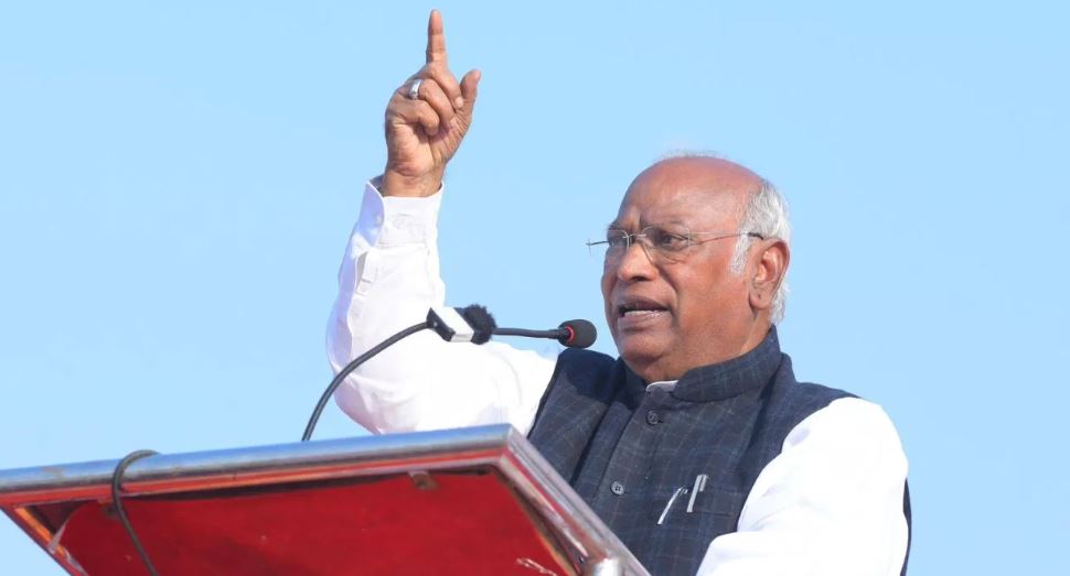 धार्मिक कट्टरवाद से देश को बांटने की कोशिश… गणतंत्र दिवस पर बोले खरगे